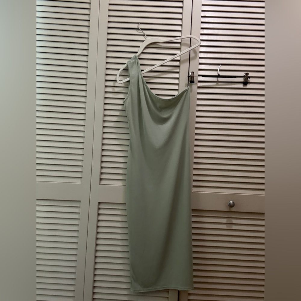 PrettyLittleThing Green Asymmetrical One-Shoulder Sheath Dress